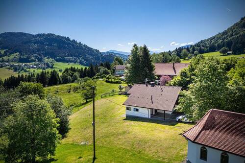 Vogelperspektive Nordwest.jpg - Landhaus auf 2.213 m² Grundstück – 913 m Höhenlage & Panorama-Bergblick