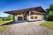 Vorplatz, Hauseingang und Garage.jpg - 