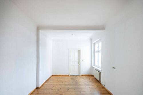 Zimmer 1 - Gestalten Sie Ihr Traumzuhause - helle bezugsfreie 2-Zi.-Altbauwohnung mit Dielen und franz. Balkon!