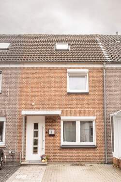 Hausansicht vorne - 4 Zimmer Reihenmittelhaus zum Kaufen in Nordhorn