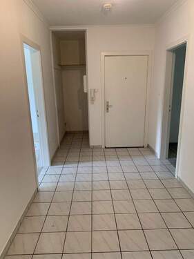 Flur ca.10qm,Blick Eingangstür - 3 Zimmer Terrassenwohnung in Hamburg