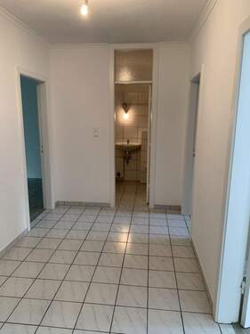 Flur, Blick Vollbad - Terrassenwohnung mit 67,00 m&sup2; in Hamburg zum Kaufen