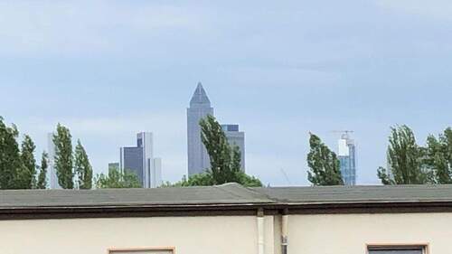 Balkon mit Sicht auf Skyline - 