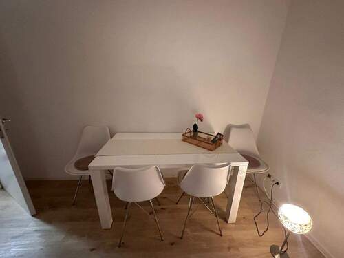 Wohnzimmer Essgruppe - 2 Zimmer Etagenwohnung in Frankfurt - Rödelheim