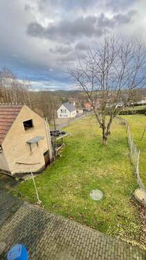 Blick vom Obergeschoss auf den Garten - 