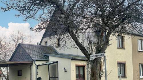 Giebelansicht mit Eingang - Doppelhaushälfte mit 72,00 m&sup2; in Lunzenau zum Kaufen