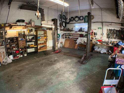 Garage mit Hebebühne - 