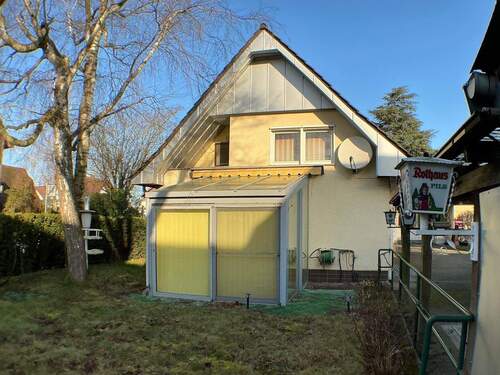 Hausansicht - Wintergarten - 6 Zimmer Bauernhaus, Landhaus zum Kaufen in Hügelsheim