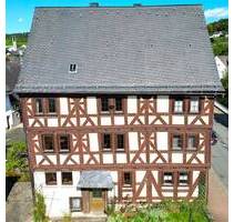 Denkmalgeschütztes Fachwerkhaus mit Scheune in Mittenaar - großzügiges Anwesen mit Geschichte
