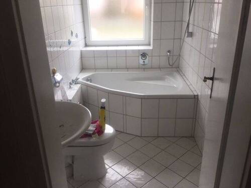 Bad.JPG - 4 Zimmer Etagenwohnung zur Miete in Schwandorf