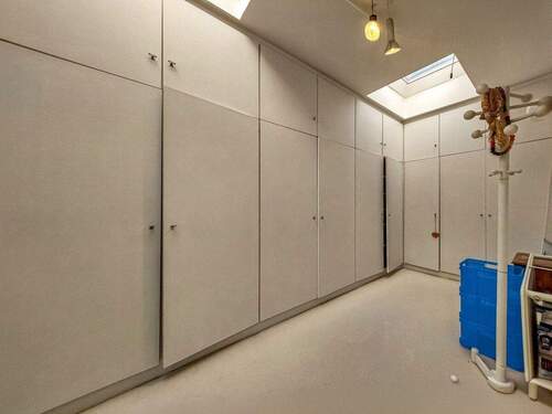 Ankleide Halbetage oben - 