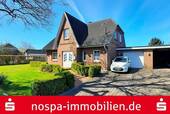 Ansicht von der Straße - Wohnhaus aus ca 2002 auf einem über 1.000 m² großen Grundstück!