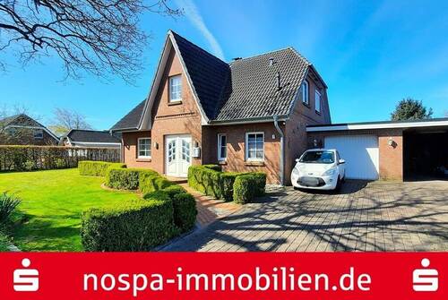 Ansicht von der Straße - Wohnhaus aus ca 2002 auf einem über 1.000 m² großen Grundstück!