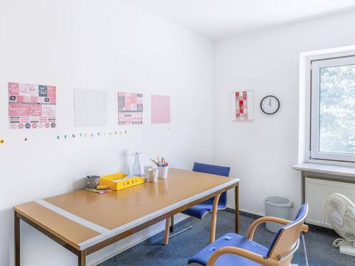 Sprachschule - Gewerbeobjekt (Büro, Produktion, Verkauf) in Gröbenzell zum Kaufen