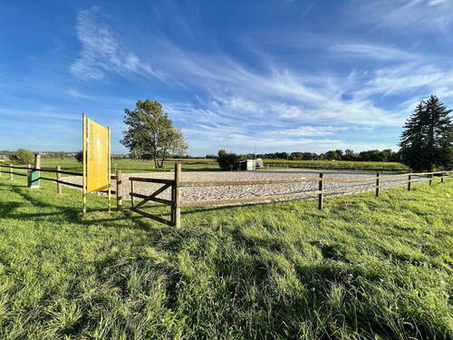Umgebung: Reitplatz - 