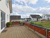 Sonnige Terrasse im Erdgeschoss - 5 Zimmer Einfamilienhaus zum Kaufen in Aidlingen