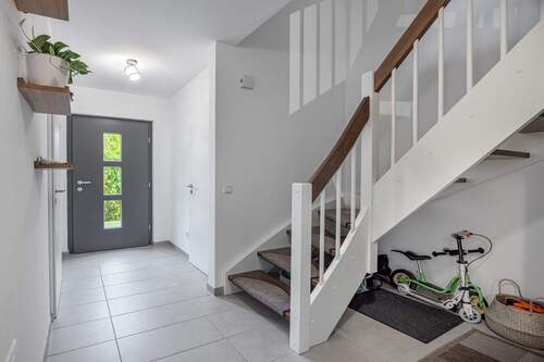 Diele - 4 Zimmer Doppelhaushälfte zum Kaufen in Hamburg