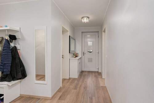 Erdgeschosswohnung: Flur und Eingangsbereich - 