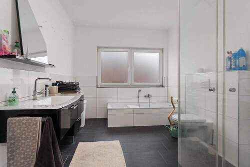 Obergeschosswohnung: Badezimmer 11,74m² - 