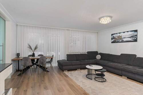 Erdgeschosswohnung: Wohnzimmer 36,84m² - 8 Zimmer Mehrfamilienhaus, Wohnhaus zum Kaufen in Bremen