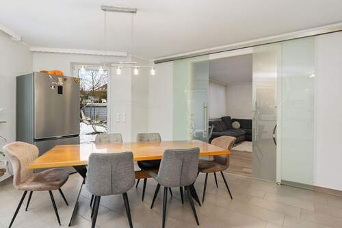 Erdgeschosswohnung: Großzügige Küche mit Essbereich 32,99m² - Mehrfamilienhaus, Wohnhaus mit 339,70 m&sup2; in Bremen zum Kaufen