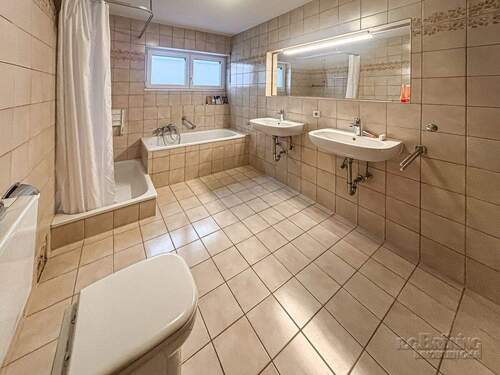 Badezimmer - 3 Zimmer Etagenwohnung in Kehl