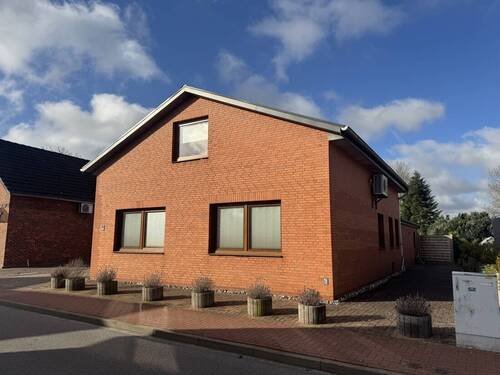 Außenansicht - Tolles Einfamilienhaus mit großzügigem Garten und Garage in ruhiger Wohnlage