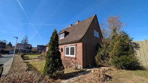 Vor- und Seitenansicht - 4 Zimmer Einfamilienhaus zum Kaufen in Schleswig