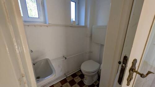 Toilette in der Einliegerwohnung - 