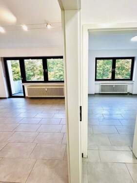 Wohnzimmer - Schlafzimmer - 2 Zimmer Etagenwohnung in Saarbrücken