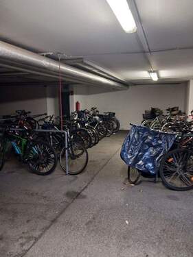 Tiefgarage Fahrrad Stellplätze - 