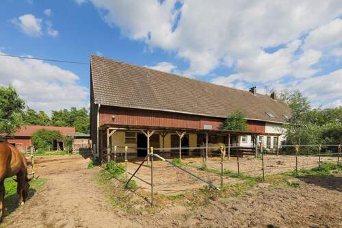 Rückansicht mit Hausstall - 