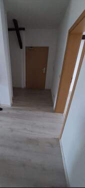 Flur - Etagenwohnung mit 94,00 m&sup2; in Halle (Saale) zur Miete