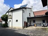 Hofansicht des Hauses mit Anbau (Wurstküche) - 