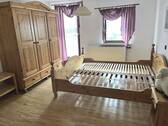 Zimmer mit Holzparkett (DG) - 