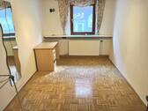 Zimmer mit Holzparkett (DG) - 