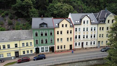 Drohnenansicht - Wohnen im Herzen von Kirchberg - Ansprechend saniertes Mehrfamilienhaus von 2005