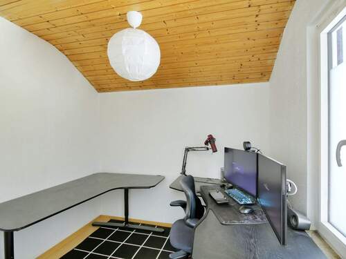 Helle, geräumige Nische als Schlafbereich oder Büro nutzbar - 