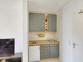 Praktische Küchenzeile mit Herd und Kühlschrank - 