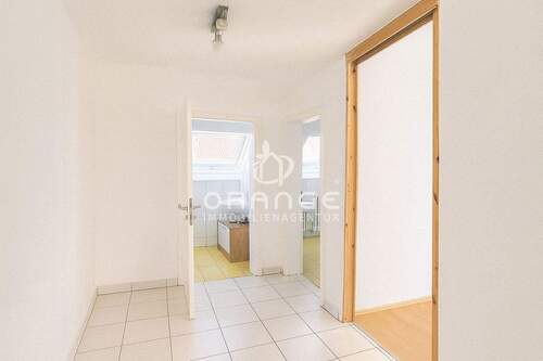 Flur der Wohnung - 2 Zimmer Etagenwohnung zum Kaufen in Stuttgart / Vaihingen