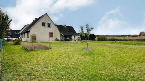 Einfamilienhaus mit Feldrandlage - Einfamilienhaus in ruhiger Lage - Ihr neues Zuhause am Feldrand! (SY-1020-130)