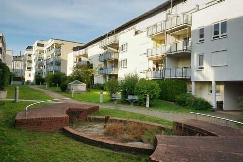Rückseite - Attraktive 4-Zimmer-Erdgeschosswohnung mit Terrasse und viel Platz zum Wohlfühlen