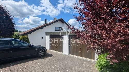 Garagen - 8 Zimmer Mehrfamilienhaus, Wohnhaus in Dischingen
