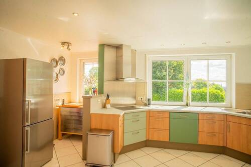 Küche mit Blick auf hohen Acht - 