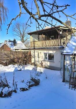 Gartenansicht - Apfelbaum inklusive! - 152.000,00&nbsp;EUR Kaufpreis, ca.&nbsp; 85,00&nbsp;m&sup2;&nbsp;Wohnfl&auml;che