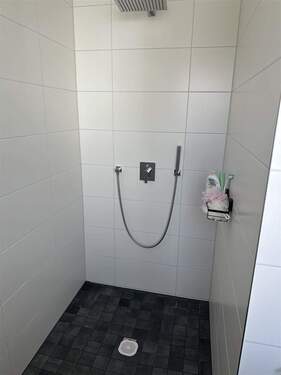 OG Bad mit ebenerdiger Dusche - 