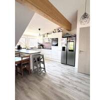 Sonnige, exklusiv ausgestatte 4-Zimmer- Dachgeschosswohnung mit Lift und TG - Bidingen Bernbach