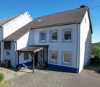 Schüller 1.JPG - Einseitig angebautes Wohnhaus mit Stall, Balkon, Garten, Carport und schöner Aussicht in Schüller