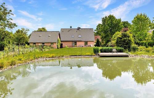 Gartenteich - 8 Zimmer Einfamilienhaus zum Kaufen in Emtinghausen