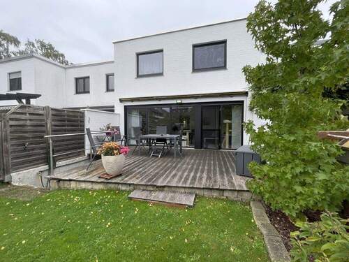 Hausansicht vom Garten - Sehr gepflegtes Reihenmittelhaus